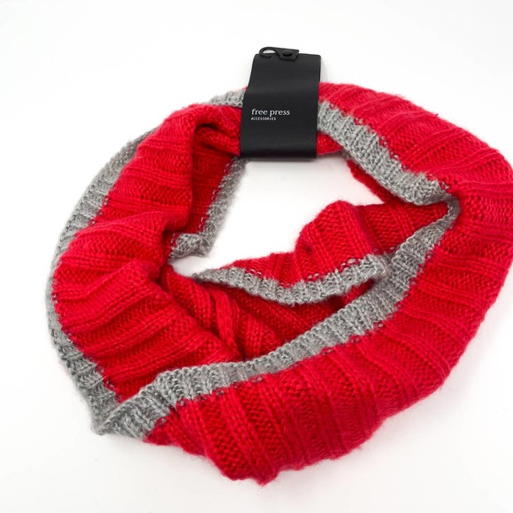 FREE PRESS Red & Gray Warm, Cozy, Knit Circle Scarf - Picture 4 of 6